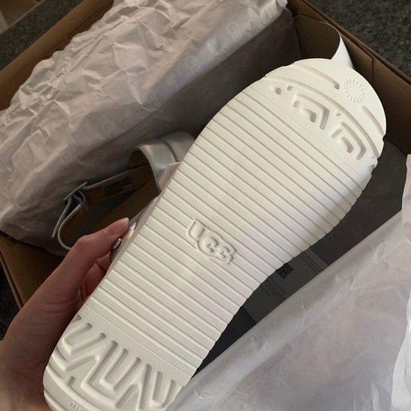 New UGG Zayne Metallic Slingback Sandal - Picture 9 of 13